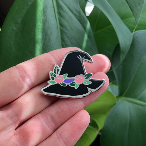 Witches Garden - soy candle + enamel pin